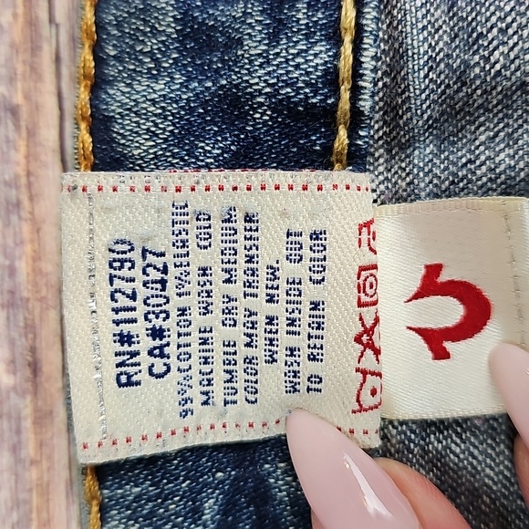 TRUE RELIGION WORLD TOUR KATE LOW-RISE SKINNY CROPPED JEANS - Picture 11 of 12